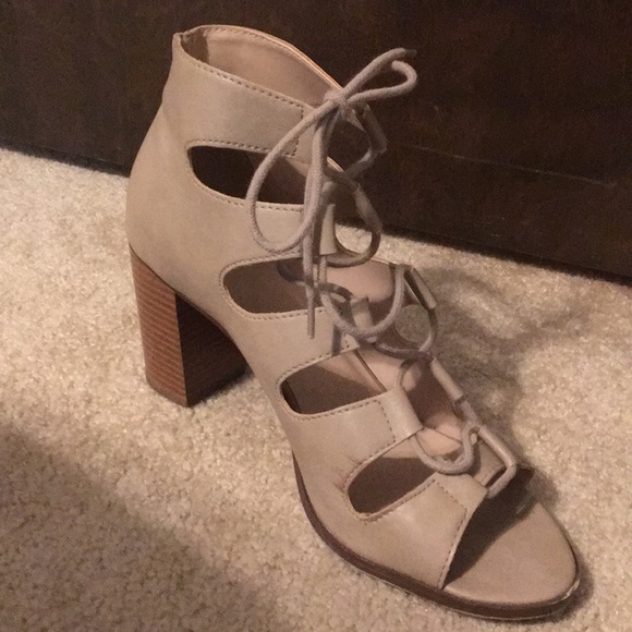 Heels - Picture 2 of 3